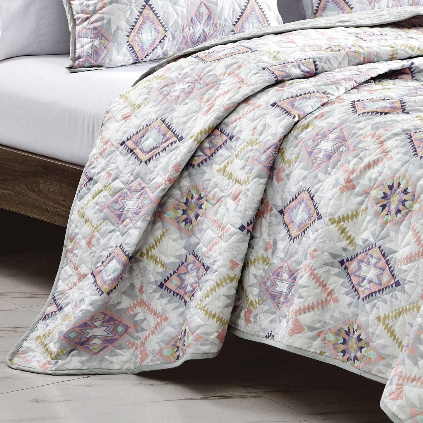 Reversible 3-Piece Geometric Aztec Quilted Bedspread Set with Pillow Shams