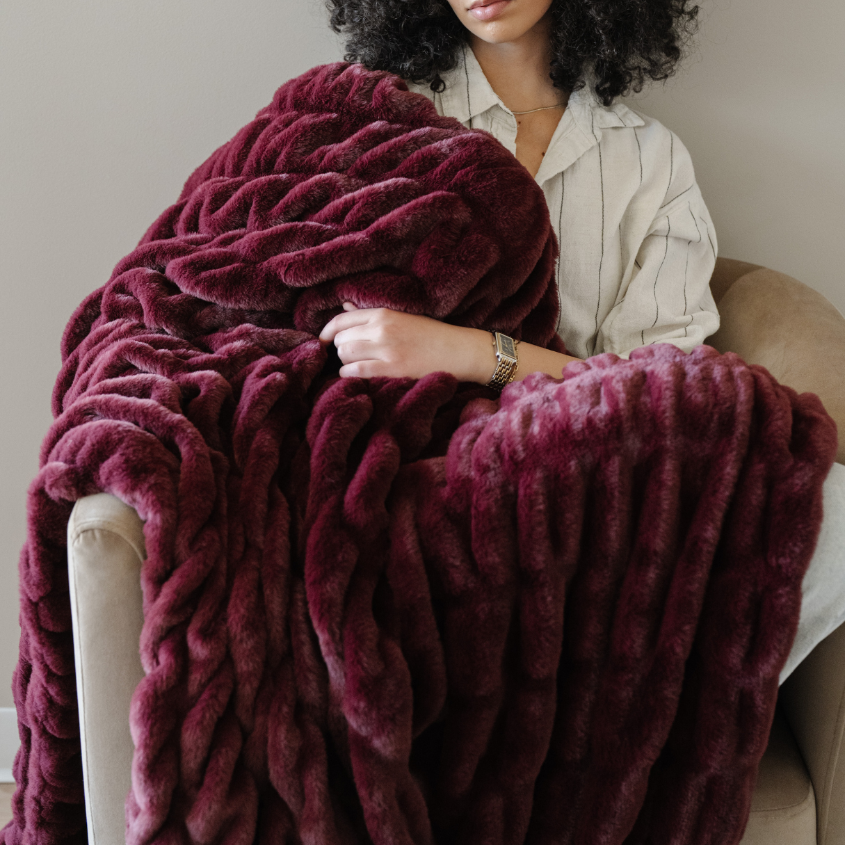 DOUBLE RUCHED FAUX FUR THROW BLANKETS