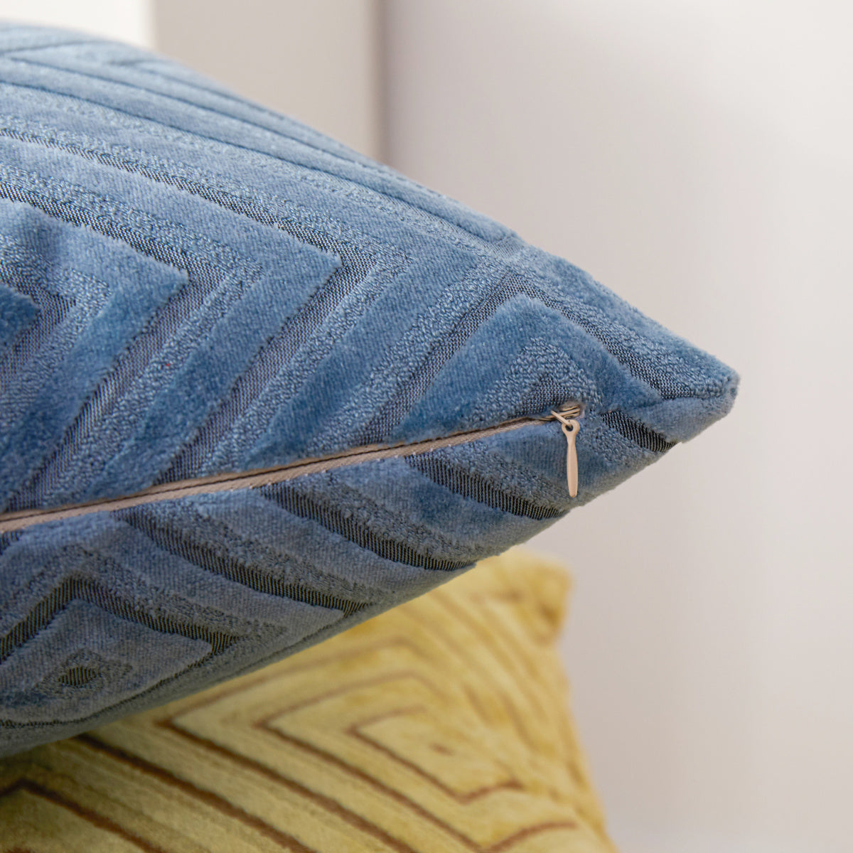 Set of 2 Soft Warm Decorative Pillow (With/Without Inserts)18x18 inches, pack of 2 throw pillows