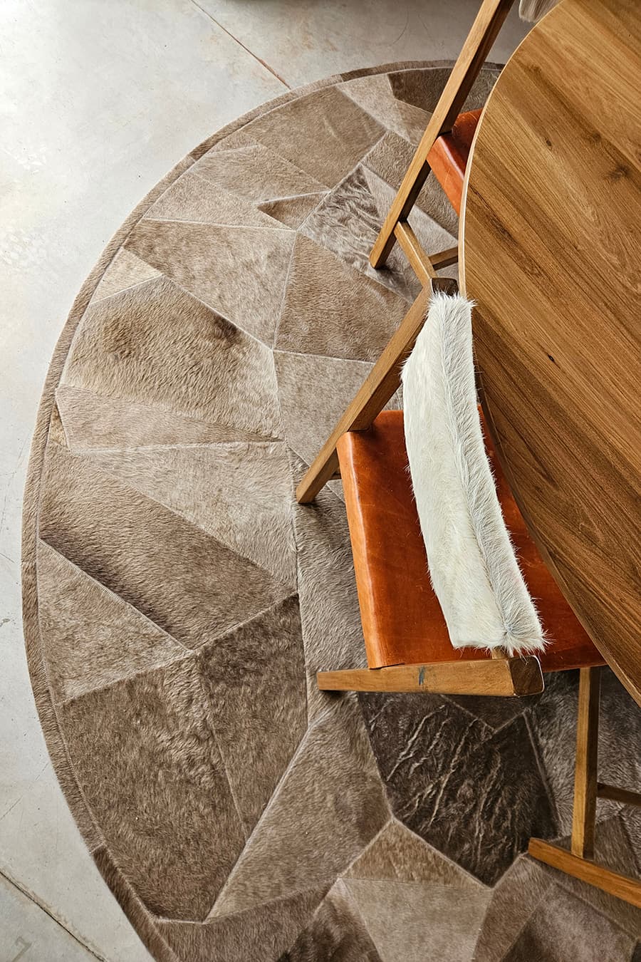 BROKEN ROUND - Patchwork Cowhide Rug