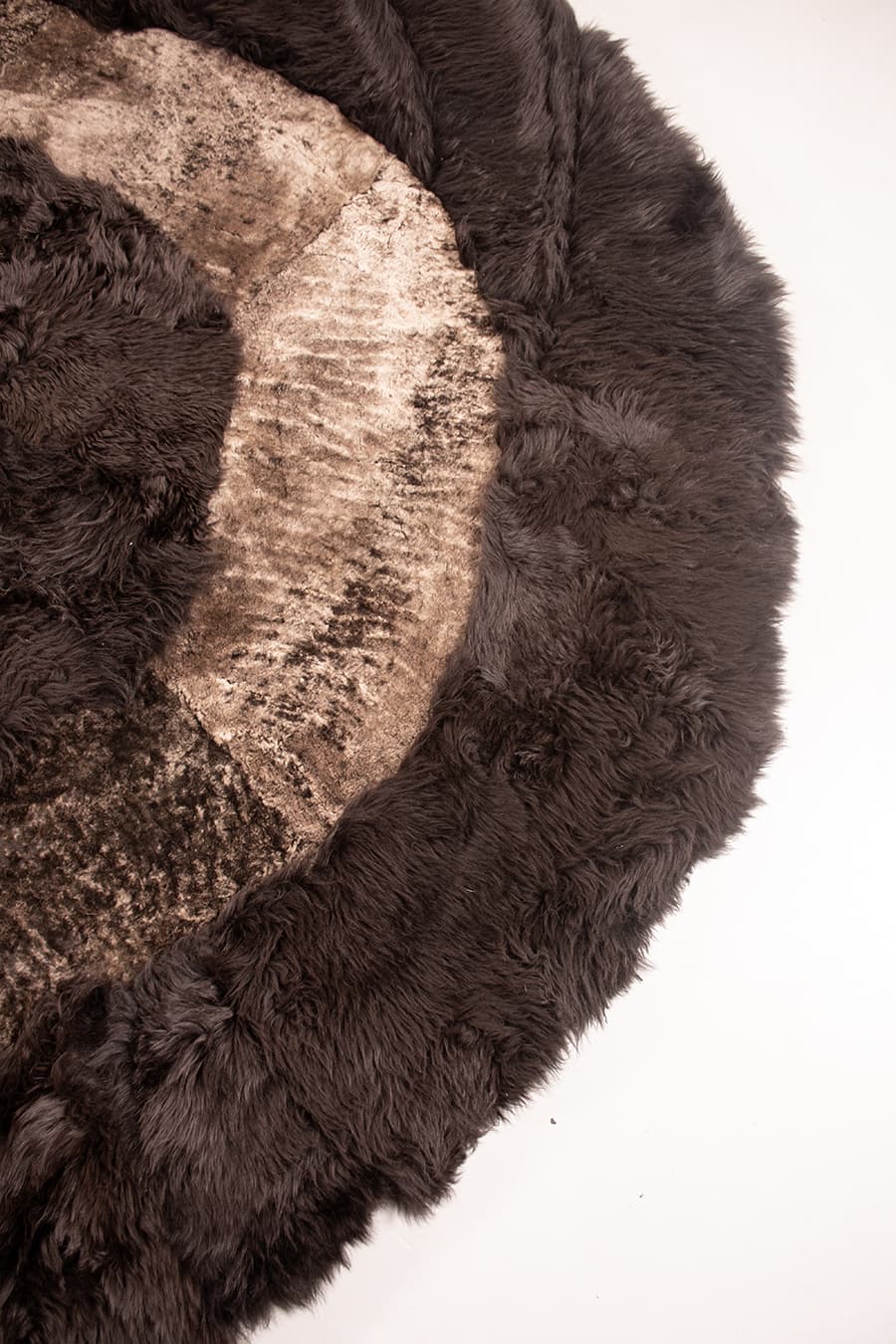 OBELIX – Unique Shaped Rug in Natural Shearling